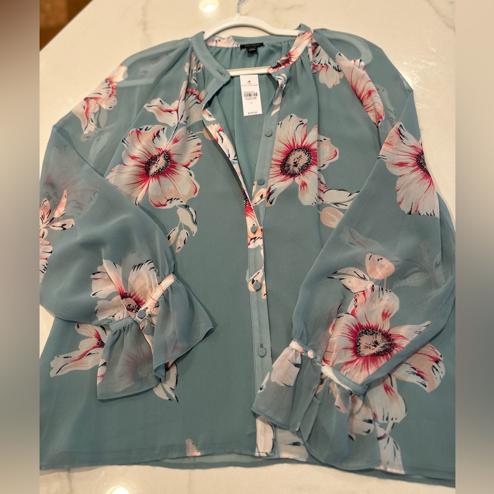 Classic Ann Taylor Top. Size large. Tags